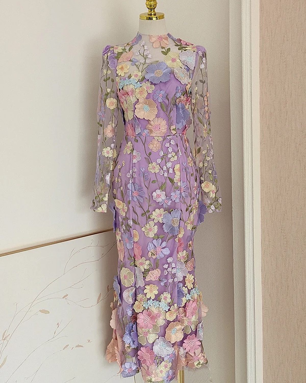 Long Sleeves Floral Embroidery Fishtail Midi Dress