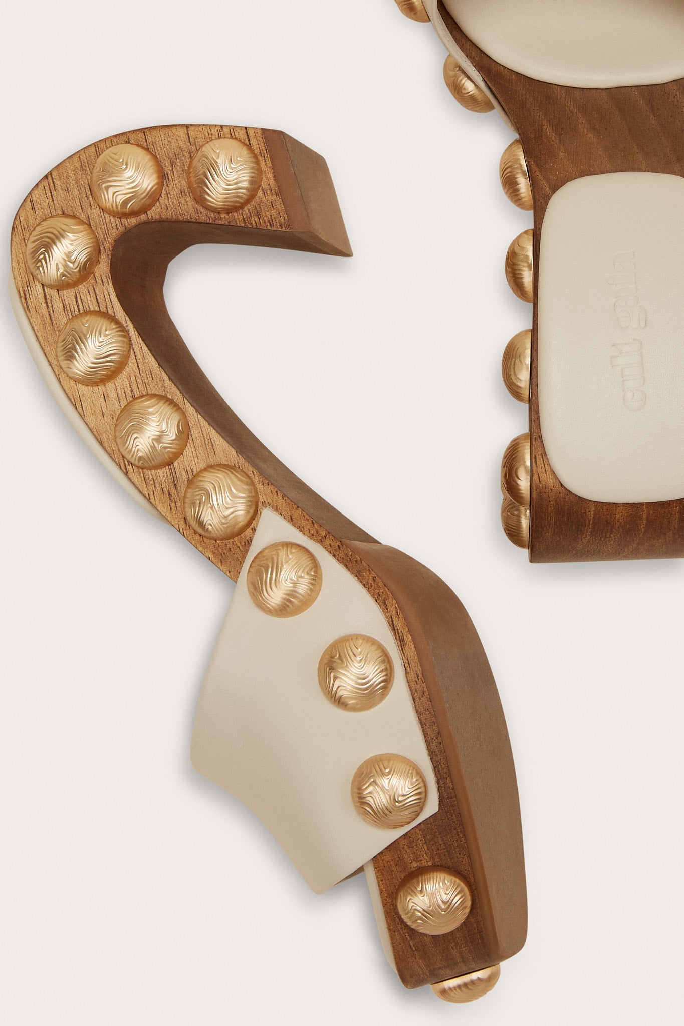 Elegant Curved Wood Frame Sandal