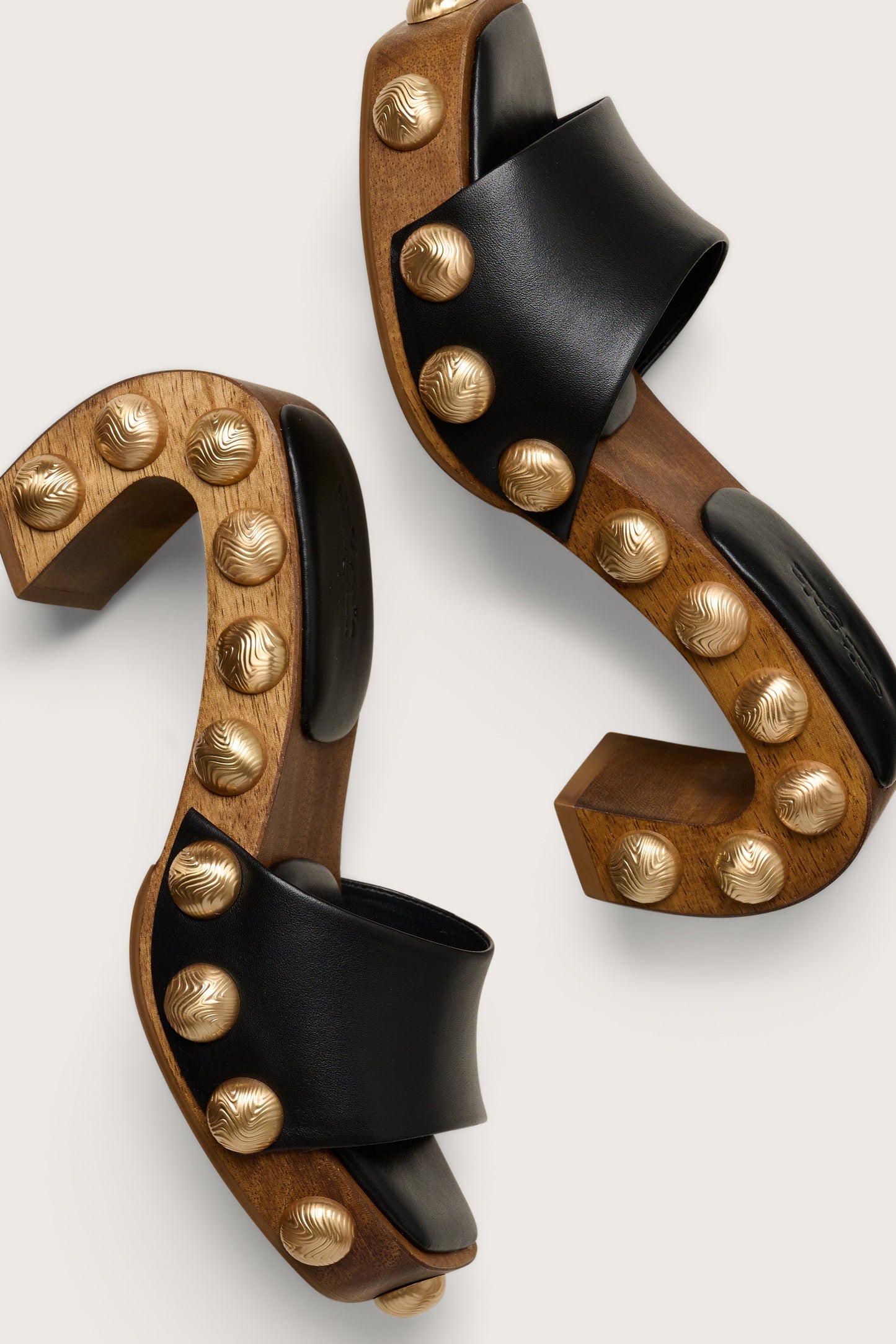 Elegant Curved Wood Frame Sandal