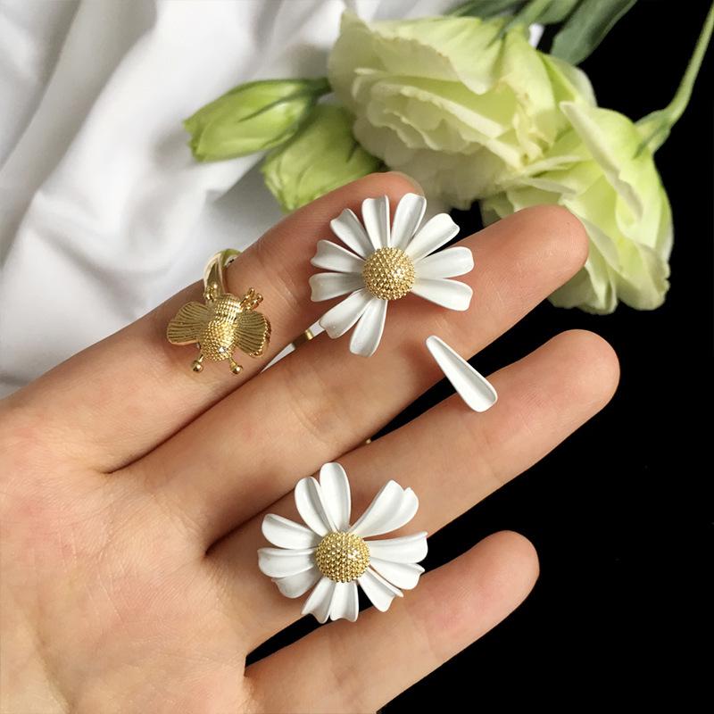 Daisy Open End Ring