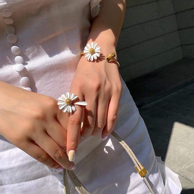 Daisy Open End Ring