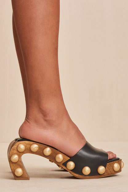 Elegant Curved Wood Frame Sandal