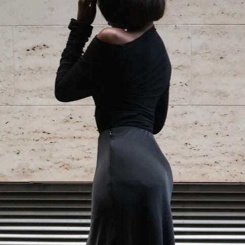 Black Long-Sleeve Fitted Top