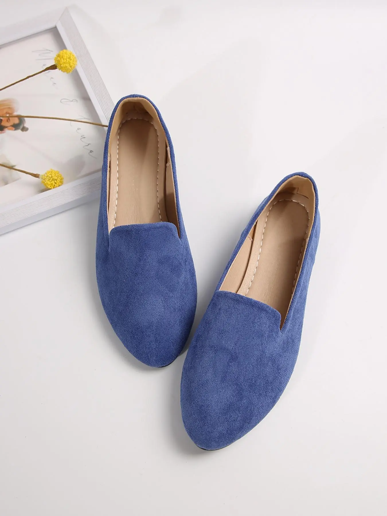 Solid Color Pointed Toe Flat Shoes